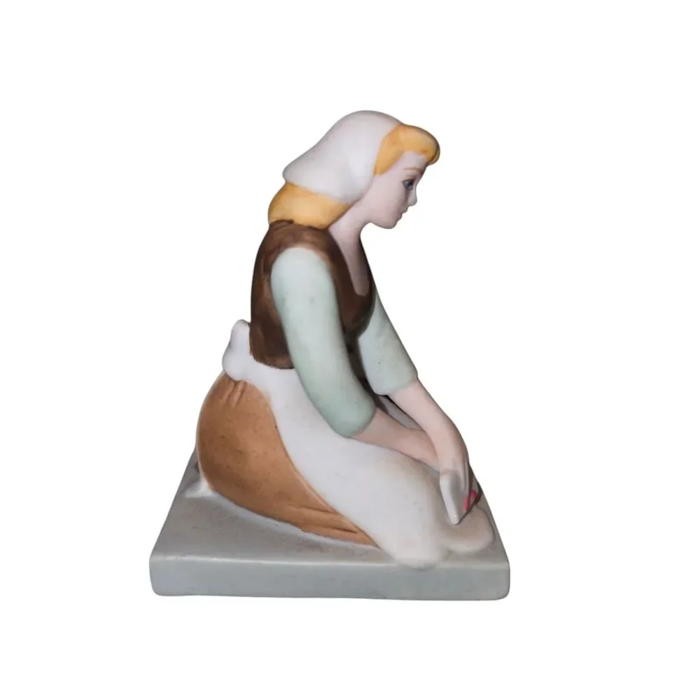 Vintage Disney Cinderella Scullery Maid Porcelain Figurine 2.5” Rare Collectible